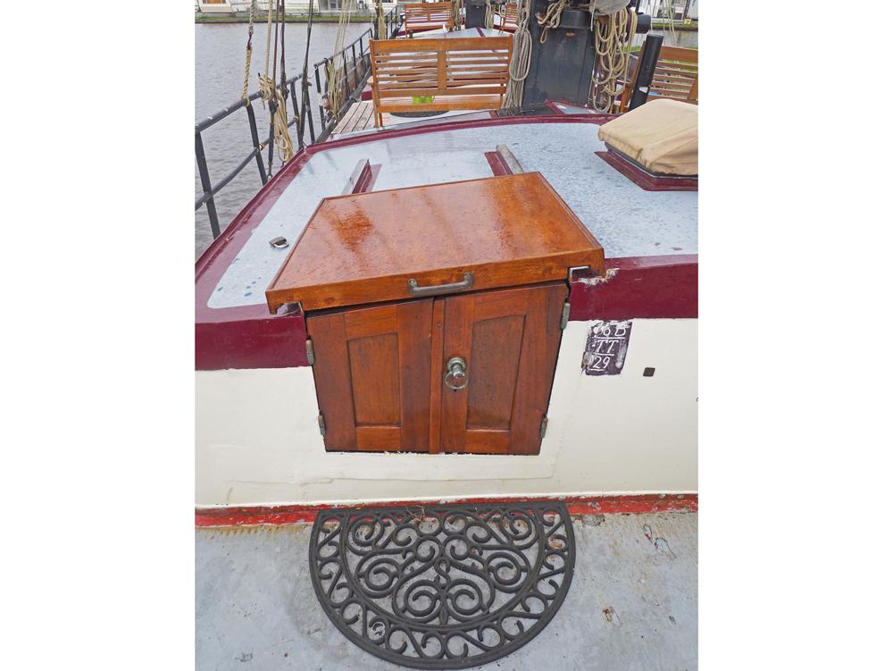 Aft cabin, Accommodation